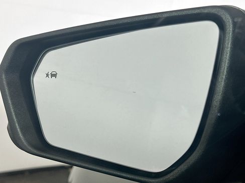 Used 2018 Chevrolet Equinox LT FWD image 16
