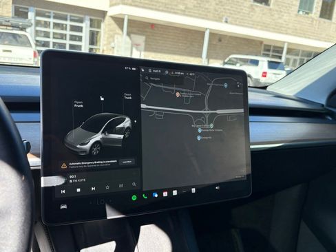 Used 2022 Tesla Model Y Long Range AWD/4WD image 17