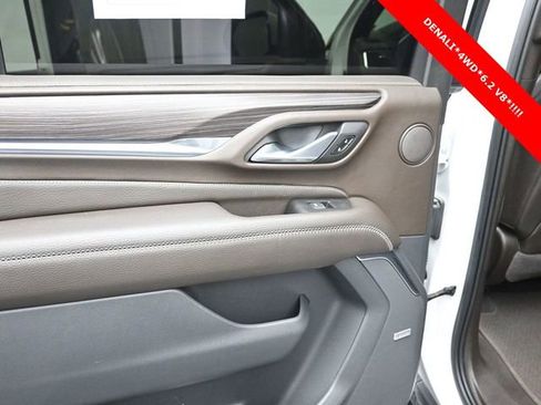 Used 2022 GMC Yukon XL Denali image 13