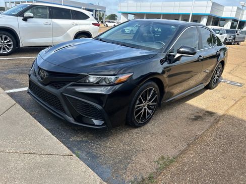 Used 2023 Toyota Camry SE FWD image 5