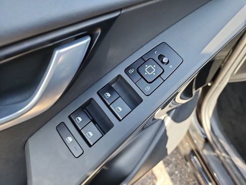 Used 2023 Kia Niro EX image 13