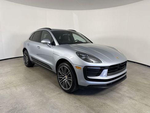 Certified 2026 Porsche Macan AWD/4WD image 9