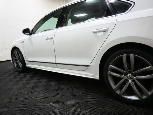 Used 2017 Volkswagen Passat 1.8T R-Line image 9