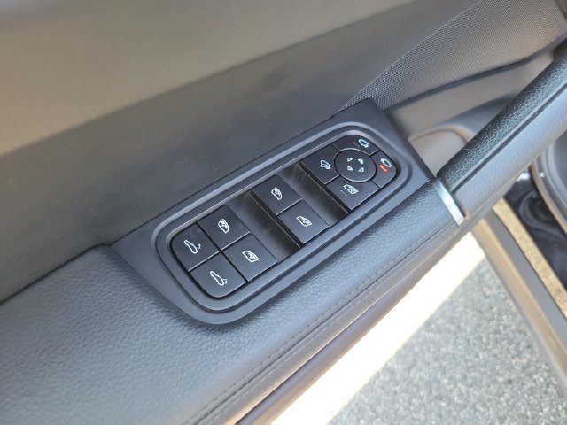 Used 2022 Porsche Cayenne Platinum Edition AWD/4WD image 9