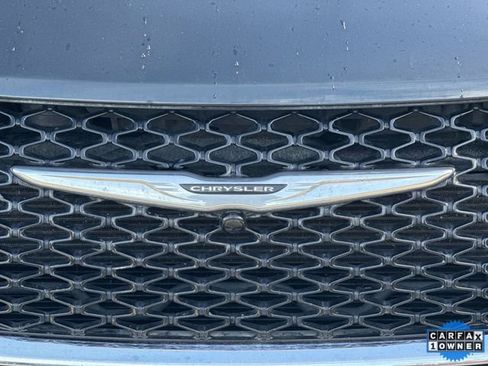 Used 2024 Chrysler Pacifica Limited image 30