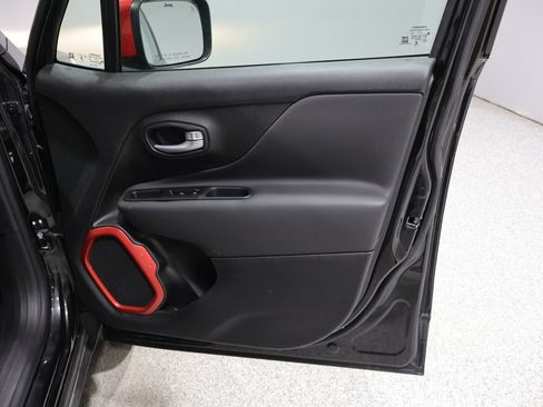 Certified 2023 Jeep Renegade Latitude w/ Sun/Sound Group AWD/4WD image 25