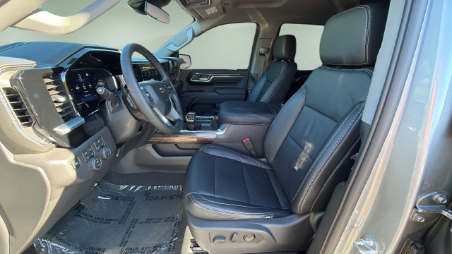 Used 2026 Chevrolet Silverado 1500 LT Trail Boss w/ LPO, Dark Essentials Package AWD/4WD image 19