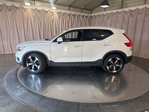 Used 2020 Volvo XC40 T5 Momentum AWD/4WD image 8