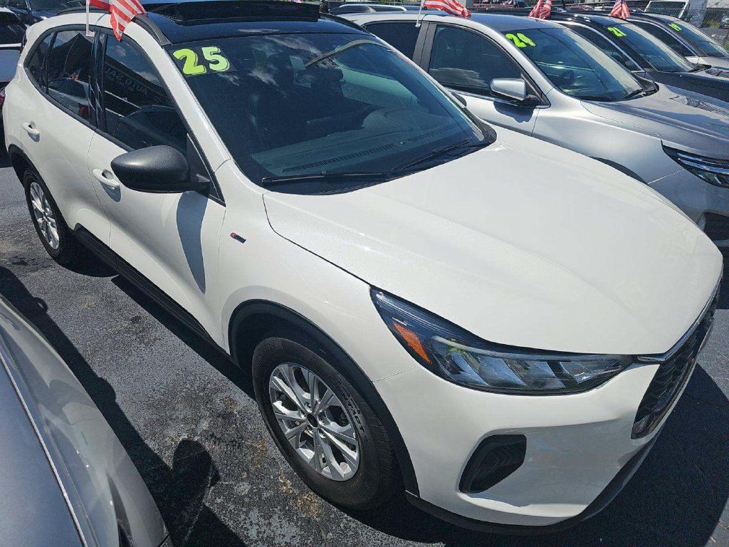 Used 2025 Ford Escape Active FWD image 1