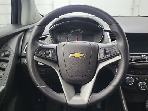 Used 2022 Chevrolet Trax LT w/ LT Convenience Package image 13