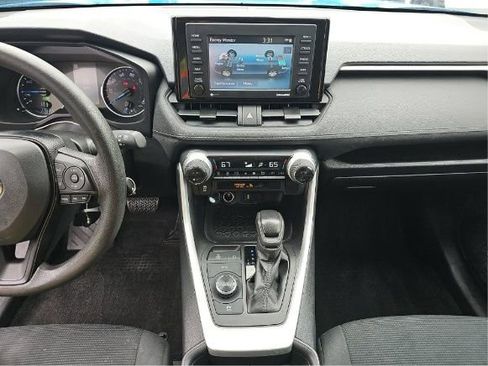 Used 2021 Toyota RAV4 LE AWD/4WD image 6