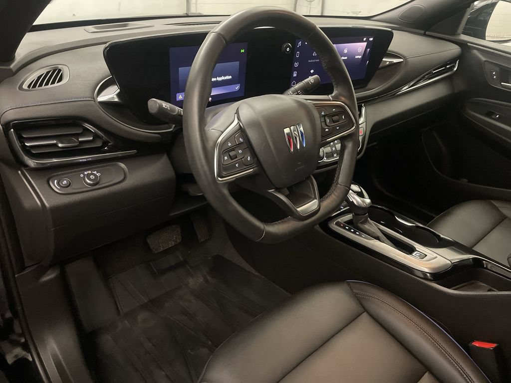 Used 2025 Buick Envista Sport Touring w/ Experience Buick Package FWD image 4