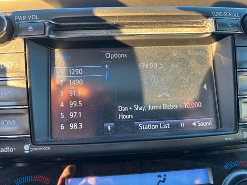 Used 2014 Toyota RAV4 Limited w/ Technology Package image 9