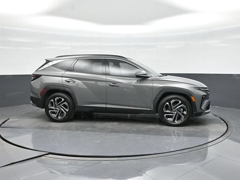Used 2025 Hyundai Tucson Limited FWD image 11