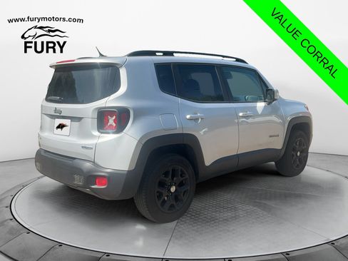 Used 2017 Jeep Renegade Latitude AWD/4WD image 3