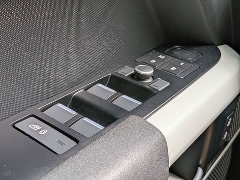 Used 2020 Land Rover Defender 110 SE AWD/4WD image 26