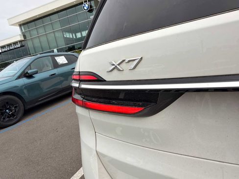 Used 2024 BMW X7 xDrive40i w/ Executive Package AWD/4WD image 9