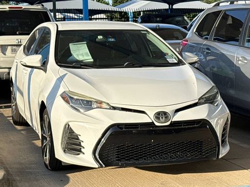 Used 2019 Toyota Corolla SE FWD image 3