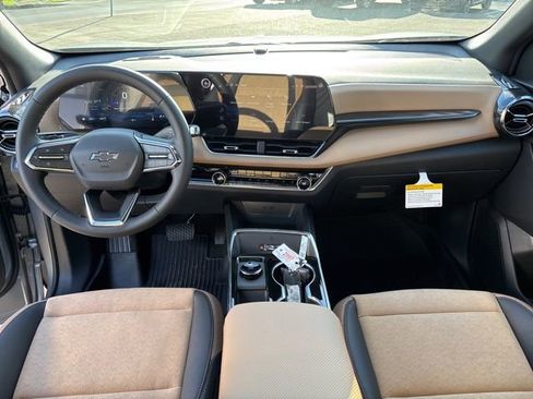 New 2026 Chevrolet Equinox ACTIV w/ Convenience Package III AWD/4WD image 15