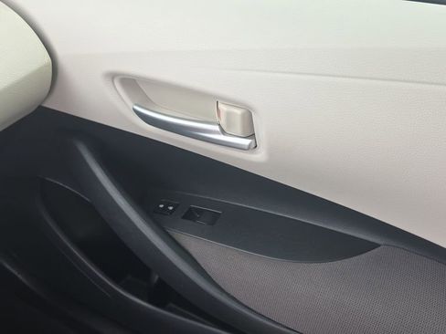 Used 2020 Toyota Corolla LE FWD image 13