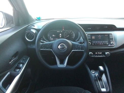Used 2019 Nissan Kicks SV image 12