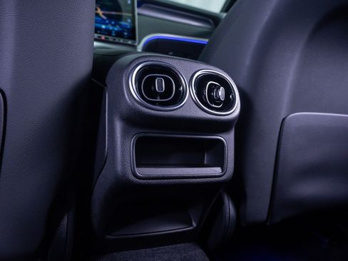 Used 2025 Mercedes-Benz GLC 300 4MATIC image 17