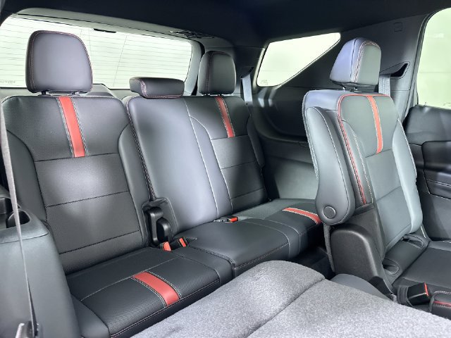 New 2027 Chevrolet Traverse RS w/ LPO, Floor Liner Package FWD image 29