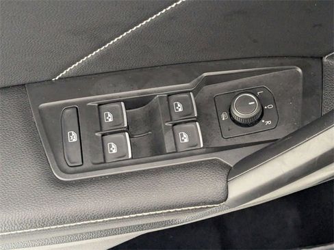 Used 2022 Volkswagen Tiguan SE image 12