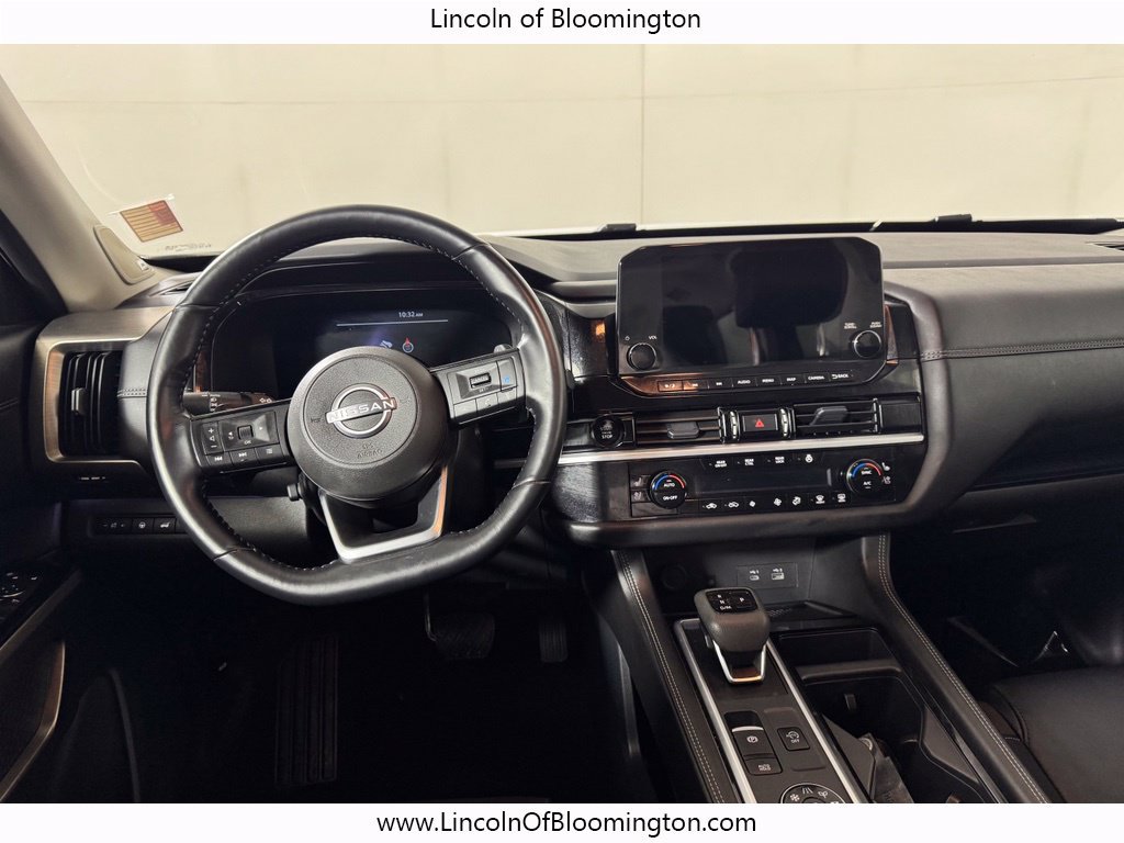 Used 2025 Nissan Pathfinder Platinum AWD/4WD image 17