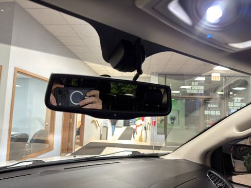 Used 2016 Chrysler Town & Country Touring-L image 52