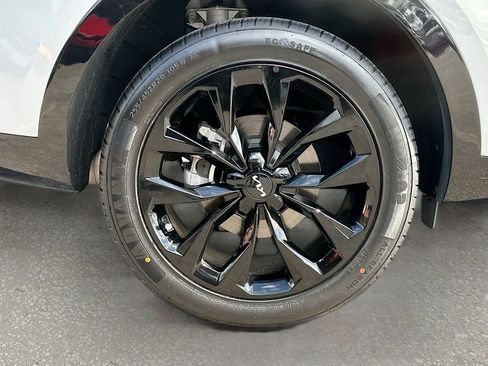 Certified 2023 Kia Sorento SX image 32