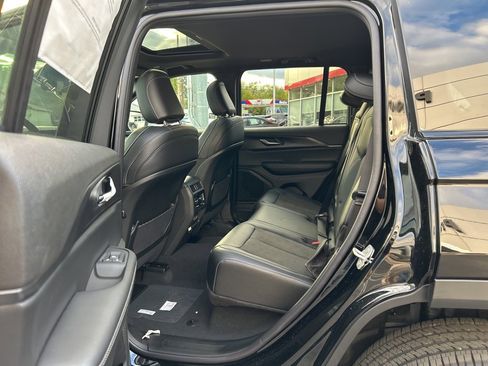 New 2025 Jeep Grand Cherokee image 10