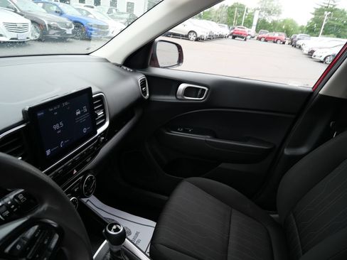 Used 2021 Hyundai Venue SE FWD image 12