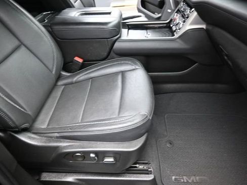 Used 2023 GMC Yukon Denali RWD image 29