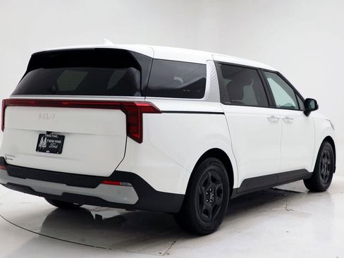 Used 2025 Kia Carnival FWD image 8