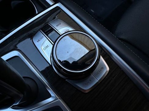 Used 2018 BMW 740e xDrive image 33