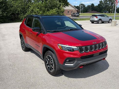 Used 2025 Jeep Compass Trailhawk w/ Trailhawk Elite Group AWD/4WD image 6