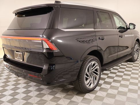 New 2026 Lincoln Navigator Premiere AWD/4WD image 21
