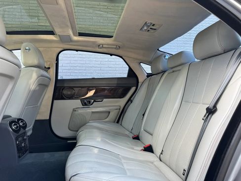 Used 2015 Jaguar XJ L Portfolio RWD image 20