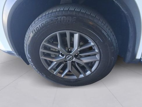 Used 2024 Nissan Rogue S FWD image 9