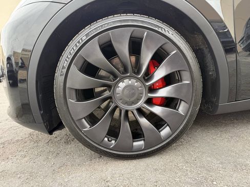 Used 2023 Tesla Model Y Performance image 32