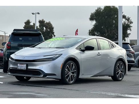 Used 2023 Toyota Prius XLE AWD/4WD image 8