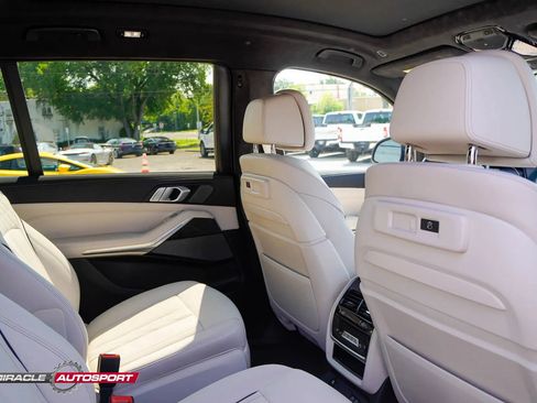 Used 2022 BMW X7 M50i AWD/4WD image 40