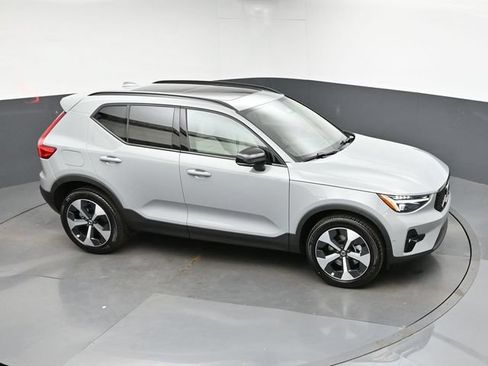 New 2026 Volvo XC40 B5 Plus w/ Protection Package Premier AWD/4WD image 43