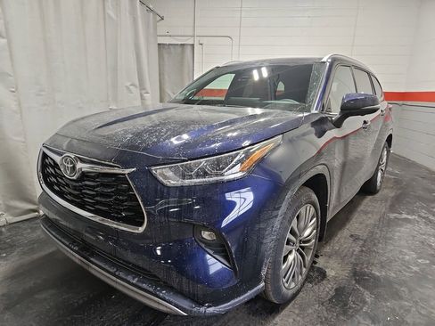 New 2026 Toyota Highlander Platinum image 3