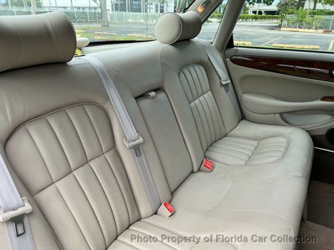 Used 2000 Jaguar XJ8 image 38