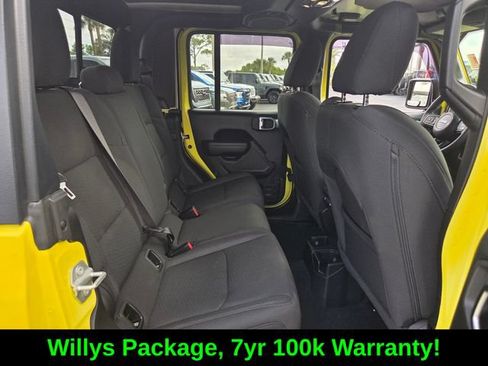 Used 2023 Jeep Gladiator Sport AWD/4WD image 18