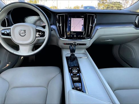 Used 2020 Volvo S60 T5 Momentum image 15
