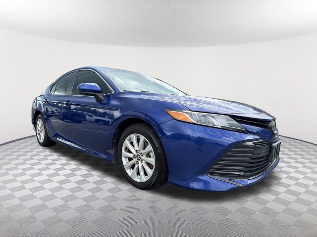Used 2018 Toyota Camry LE FWD image 3