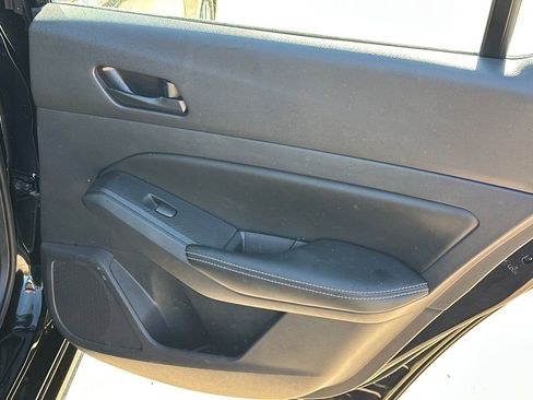 Used 2025 Nissan Altima 2.5 SV image 16